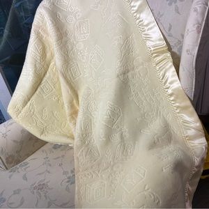 Vtg Triboro Baby Blanket YELLOW With Nursery Rhyme Cats Lambs Bunny Gees…